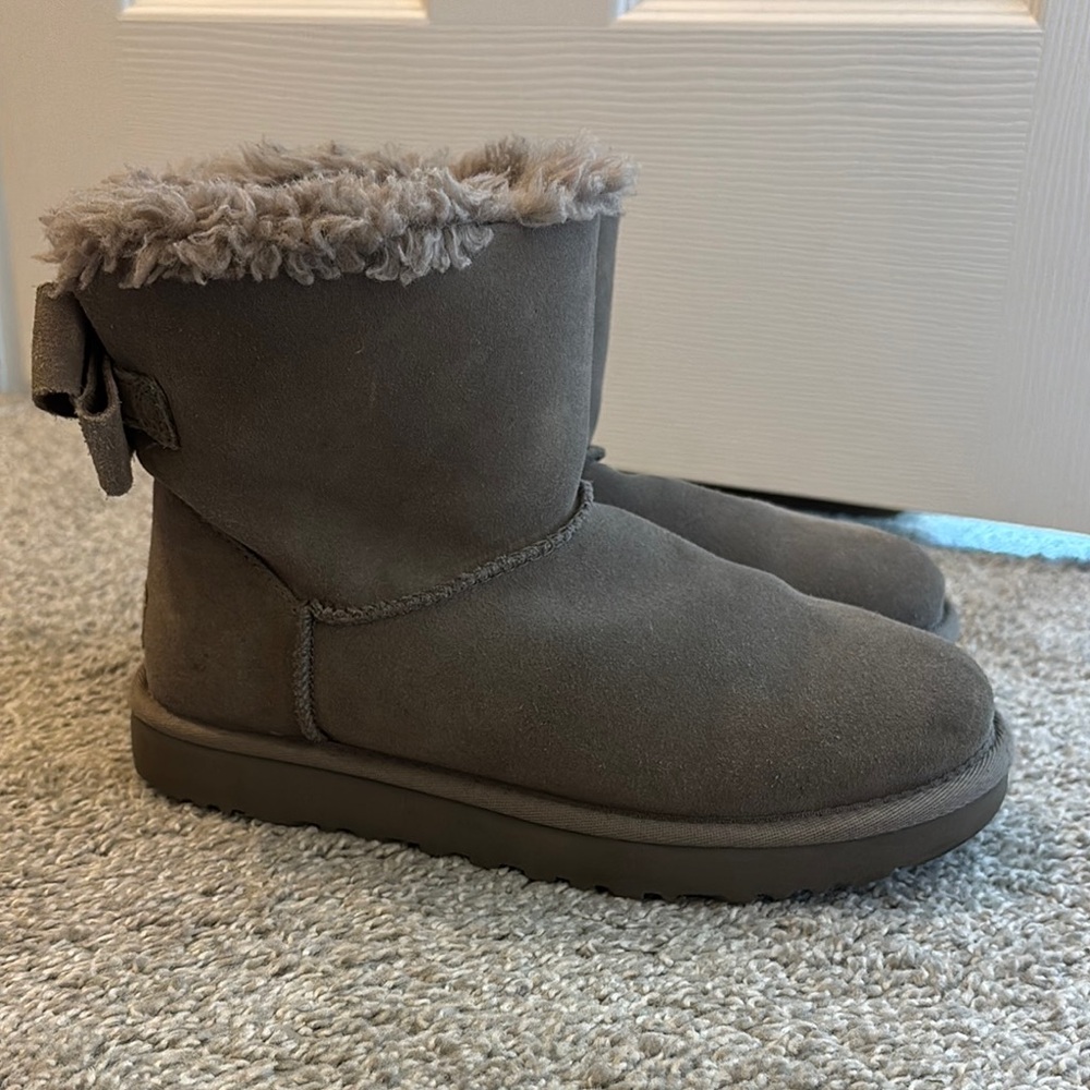 UGG Grey With Bows